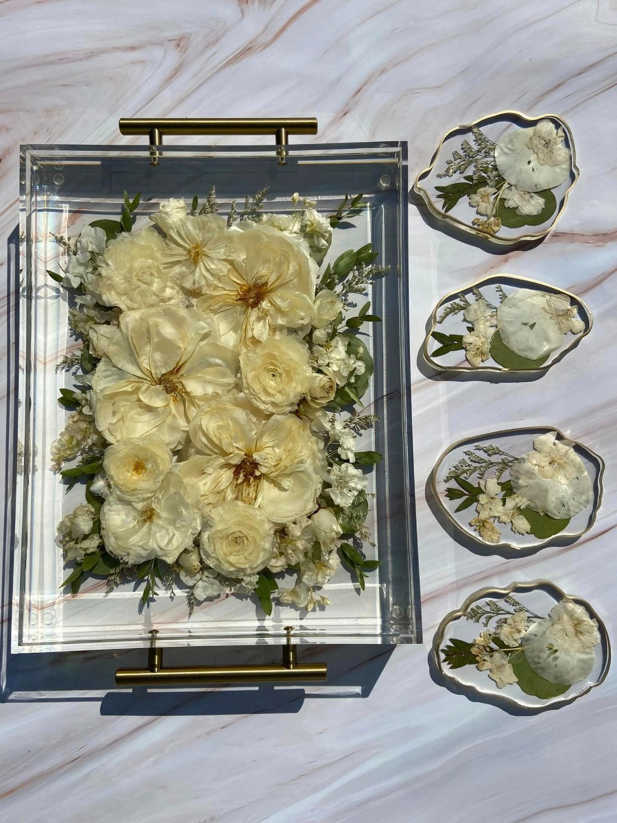 All Of The Actually Attractive Ways To Preserve Your Wedding Bouquet