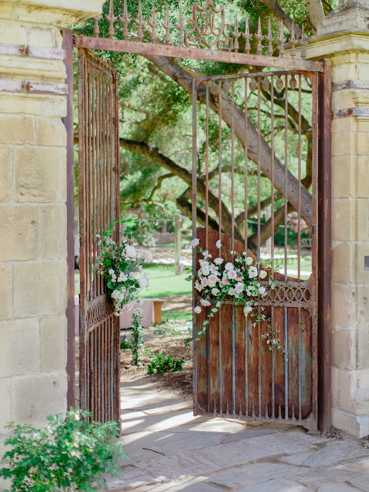 floral arrangements for gates