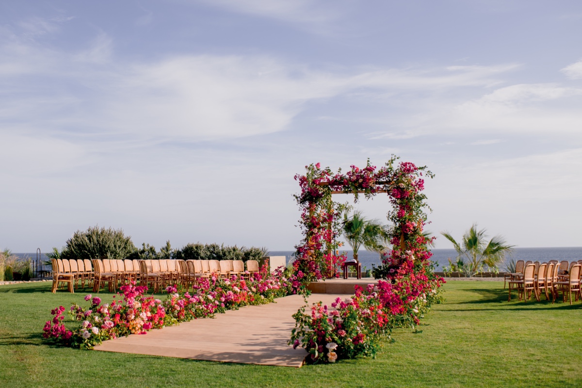 Tropical Cabo wedding ceremony 